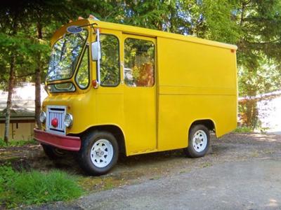 Happy Yellow Jeep Fleetvan